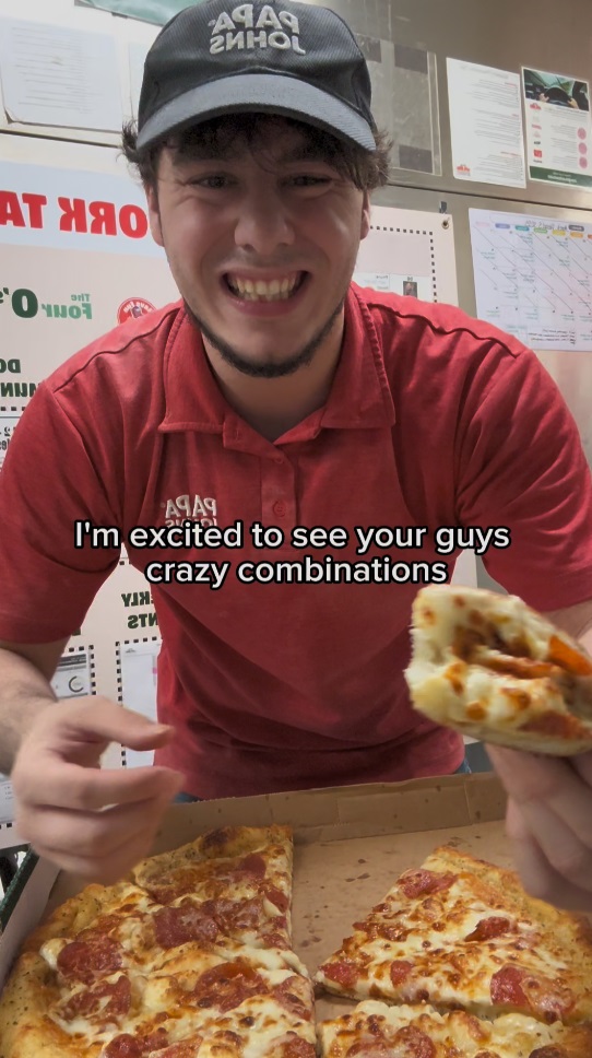 Doughtolo making a pizza