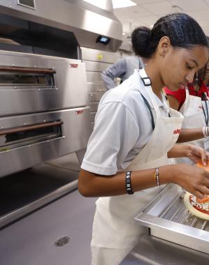 To inspire and empower up-and-coming young entrepreneurs, Papa Johns recently hosted members from the Boys & Girls Club of Metro Atlanta at our corporate hub to experience being a “Franchisee for a Day.”